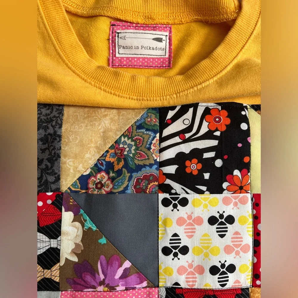 Quilty Sweatshirt! 🐝 - Picture 5 of 16